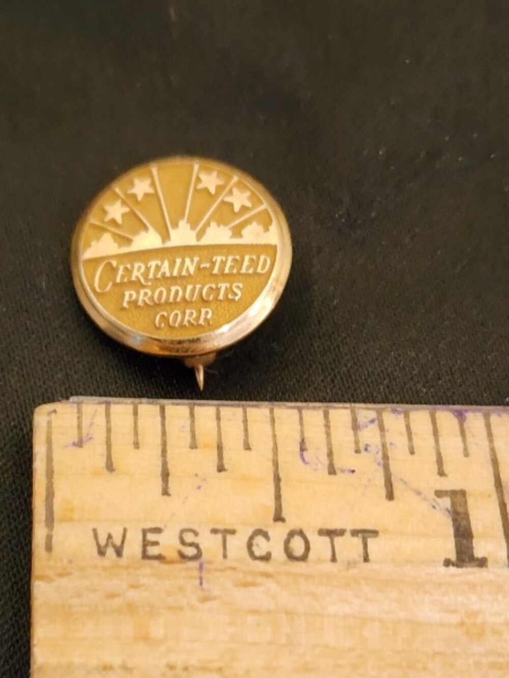 Vintage 10K Gold CertainTeed Service Pin - Picture 2 of 5